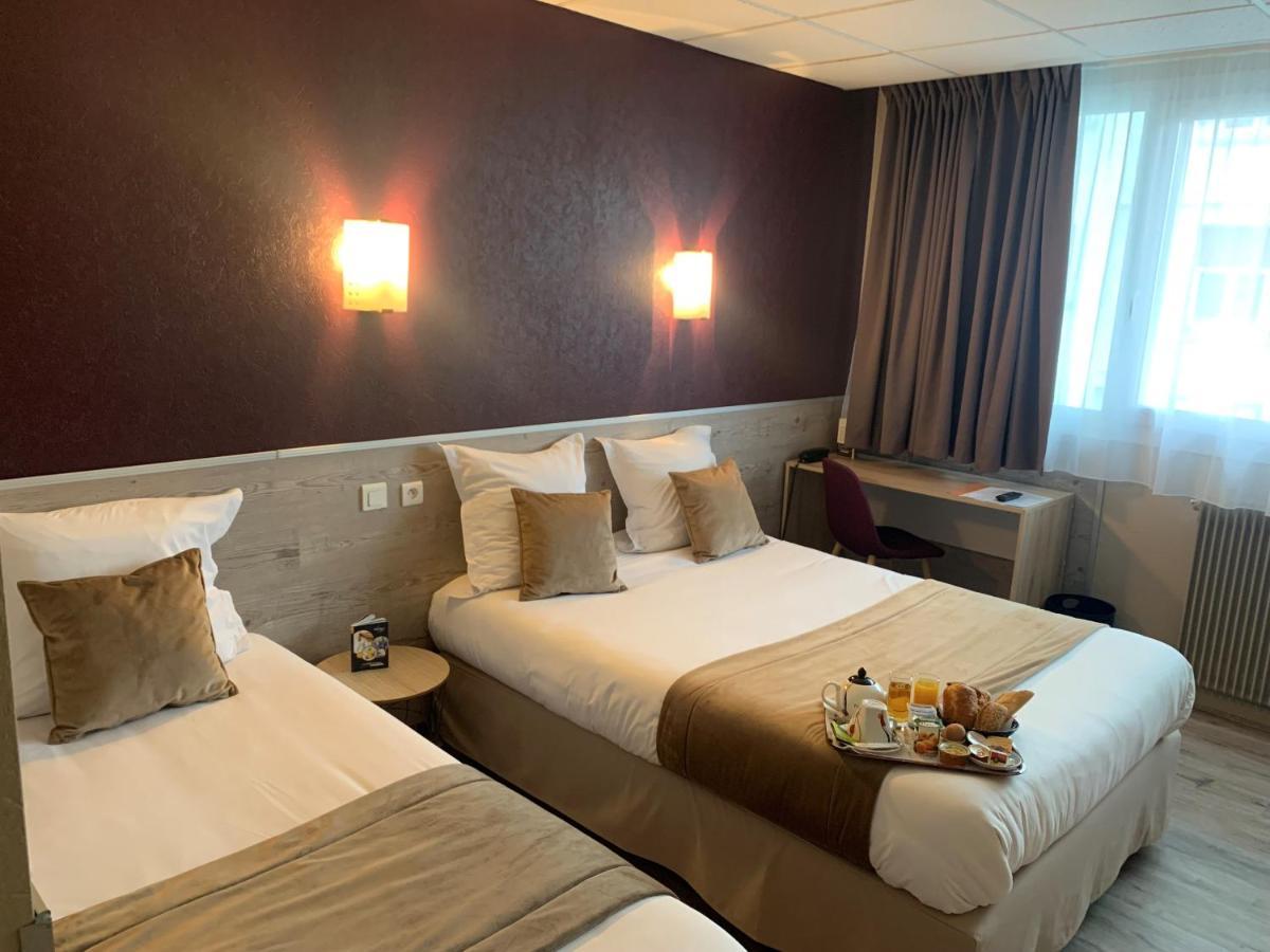 Contact Foch Hotel 3*