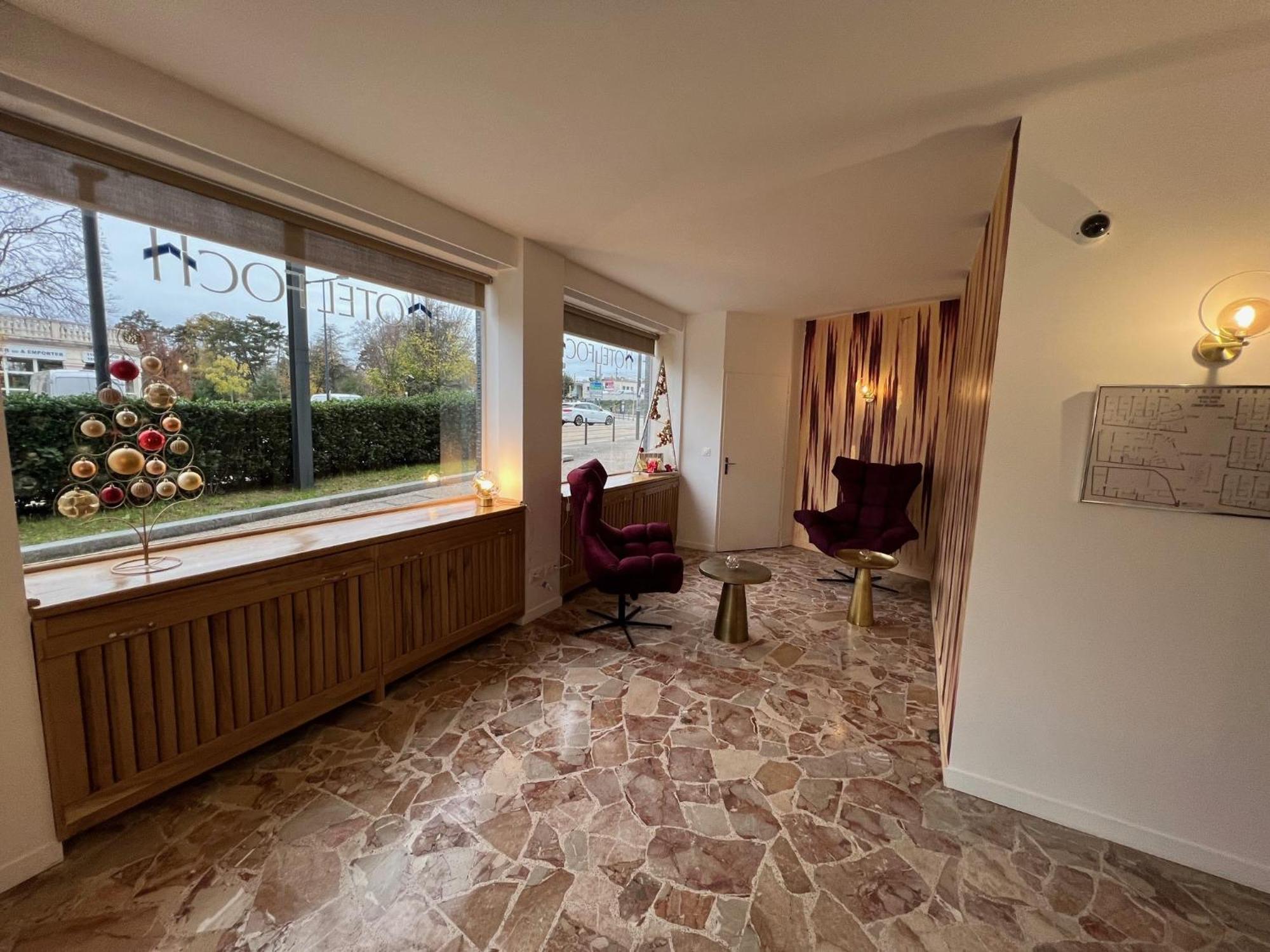 Contact Foch Hotel